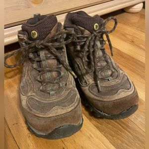 Women’s size 6 Merrell Vibram Waterproof Hiking Boots